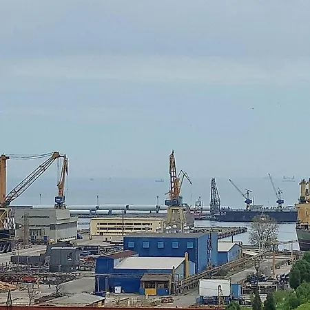 Apartament Incantator Cu Vedere La Port Si Mare